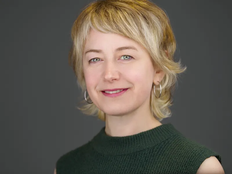Modern business headshot with friendly smile