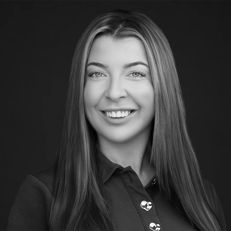 How to Look Natural in a Professional Headshot (Without Practising in the Mirror)