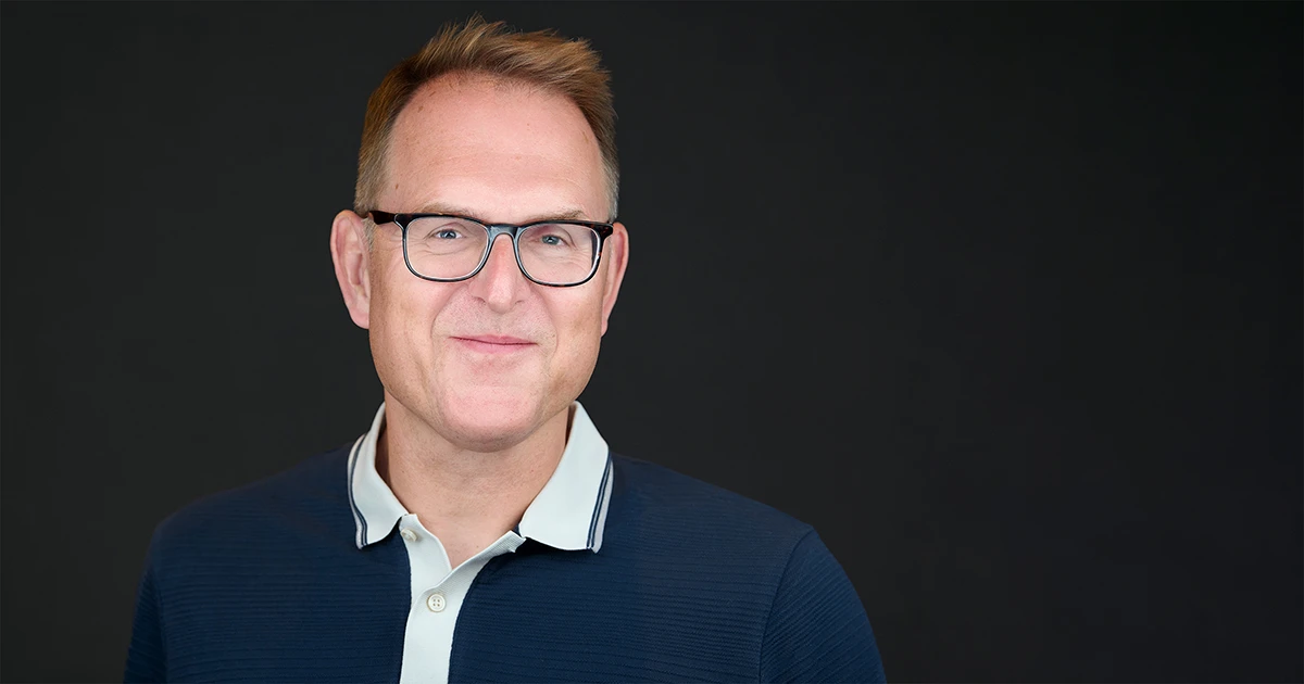 Professional outfit ideas for headshots: clean lines, mid-tone colours, and simple textures