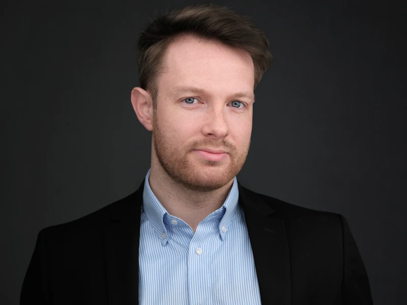 Man in blazer and open-collar dress shirt, confident business portrait